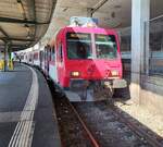 Der ehemalige TRAVYS Domino steht als R9 249374 in Lausanne auf Gleis 70 zur Abfahrt nach Kerzers bereitet. Wie man sieht, wurden die Frontscheiben unmittelbar vor der Aufnahme gereinigt. 

29. August  2024