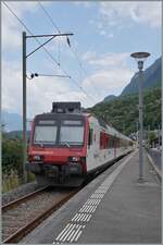 In St-Gingolph wendet der RegionAlpes RBDe 560 011; der Domino ist von Brig angekommen und wird wieder nach Brig zur�ck fahren.

 Gleich hinter meinem R�cken endet die SBB Strecke und der franz�sische Abschnitt ist zur Zeit stillgelegt.  

16. Ju ...