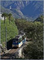 Ein  Treno Panoramico  auf dem Weg von Locarno nach Domodossola kurz nach Intragna.