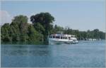 Auf der Fahrt von Ligerz nach Neuchatel kommt uns auf dem Zihl Kanal, welcher Bieler- und Neuenburgersee verbindet das BSG Schiff 'Petersinsel' entgegen. 

19. Juni 2025