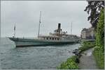 Es herrscht nicht gerade eitel Sonnenschein, als das CGN Raddampfer  La Suisse  Inbetriebsetzung 1910 als Kurssschiff 900 die Anlegestelle Château de Chillon verlässt. Aber gibt es einen Grund, bei  schlechtem Wetter  auf das Fotografieren zu verzichten?

Noch eine kurze Anmerkung zur Einordnung des Baujahres des Schiffes: es wurde zwei Jahre vor der Stapellauf der TITANIC in Betriebe gesetzt, nun glücklicherweise gibt es auf dem Genfersee keine Eisberge...

22. Juni 2024