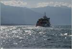 Das CGN Motorschiff HERNY - DUNANT ist auf der Fahrt von Lausanne Ouchy nach St-Gingolph und hat die Anlegestelle Rivaz St-Saphorin verlassen und steuert nun Vevey-Marché an.