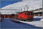 Die von der FO 1977 bestellte Ge 4/4 81  Wallis  in Andermatt beim Man�ver mit Auto Tunnel- Wagen.