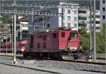 Die HGe 4/4 33 der MGB entschwand in Visp leider zu schnell, als dass sie ihn h�tte verfolgen k�nnen, so stand ich eingeschlossen auf der Nordseite des Bahn�bergangs.
