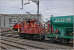 Der BAM MBC Te 212 III N° 147 beim Rangieren mit dem Kieszug Apples - Gland - Apples in Morges. 

18. Okt. 2021
