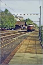 Nach der Vorspannleistung kehrt die Ae 6/8 als Lokfahrt nach Spiez (oder Frutigen) zurück Das Bild entstand in Ausserberg.

Oktober 2001