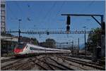 Ein SBB ETR 610 verlässt Lausanne als EC in Richtung Milano. 

27. Juli 2020

