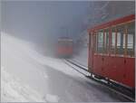 Gleich darauf folgt mit dem Beh 2/4 N° 4 (SLM/BBC, Baujahr 1953) ein weiterer Zug in Richtung Vitznau. 

24. Feb. 2018