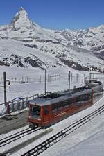 Nach rund 35-min�tiger Fahrt und der �berwindung von rund 1400 m H�henunterschied treffen der Bhe 4/6 3084 und ein weiterer Bhe 4/6 der Gornergratbahn am 10.05.2024 in der 3089 m hoch gelegenen