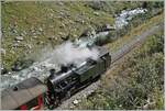 Unterwegs nach Oberwald: Die DFB (Dampfbahn Furka Bergstrecke) HG 4/4 704 mit ihrem Dampfzug 133 auf der Fahrt der jungen Rhone entlang zwischen Gletsch und Oberwald. 

30. Sept. 2021