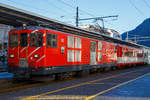 Der MGB Deh 4/4 II - 93 „Oberwald“ am 30.12.2015 mit einem Regionalzug in Brig.
