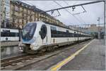 Der euskotren Serie 900 Triebzug 922 wartet in Donostia Armada /San Sebastian Armada auf seinen nächsten Einsatz. Euskotren ist ein sehr effizientes Verkehrsunternehmen im spanischen Baskenland und bietet neben einem dichten Regional- und Metroverkehr sogar  Güterverkehr an. 

17. April 2024