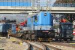 BR 740/634987/ez-740-599-schlept-am-20 EZ 740 599 schlept am 20 September 2018 ein gleisbauzug durch Beroun.