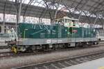 CD 111 011 steht am 13 Juni 2022 in Praha hl.n. -sie wurde vor einige Jahre zurückgemalt in die Ablieferungsfarben.