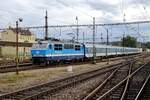 CD 150 209 treft mit ein Lokalzug am 9 September 2022 in Praha-Smichov ein.