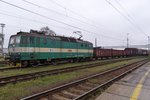 CD 163 044 treft mit ein Stahlzug am 4 Mai 2016 in Ostrava hl.n. ein.