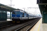 371 001 von Ceske Drahy als R 692 von Praha hl.n. kommend bei der Einfahrt in den Endbahnhof Decin hl.n. am 13.3.24