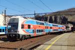 Am 6 April 2018 verlässt 471 060 Usti-nad-Labem mit ein RB-Dienst nach Praha.