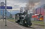 Lokwechsel! Und schon dampft die HG 3/3 1068 der der BDB (Brünig Dampf Bahn) heran um den Zug für die Bergfahrt zu übernehmen.